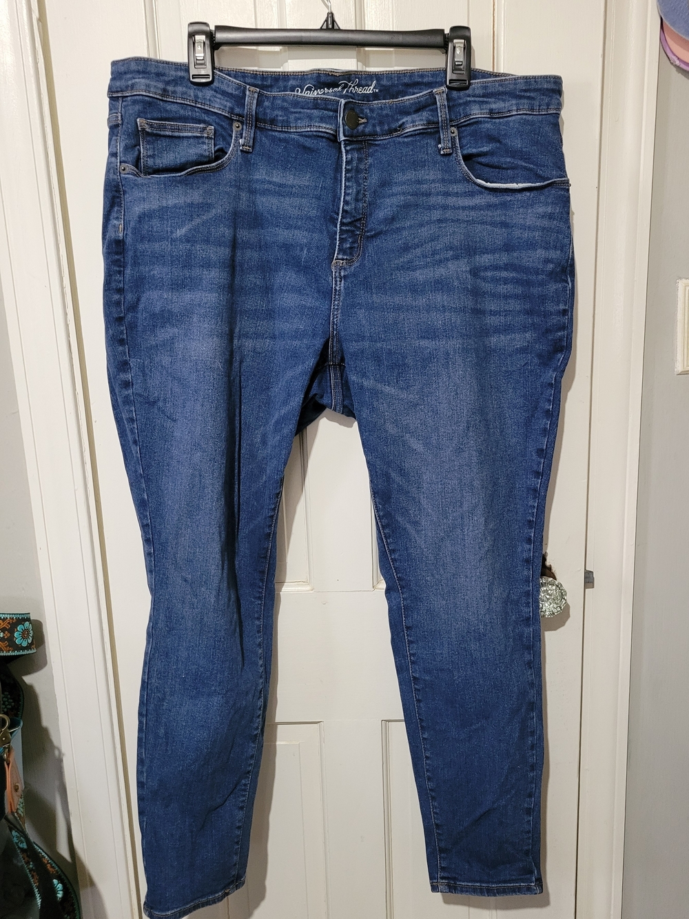 Universal Thread Women’s Skinny Jeans in Blue Wash